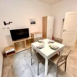 Bilo Leonello, Moderno Al Taunus Lejlighed