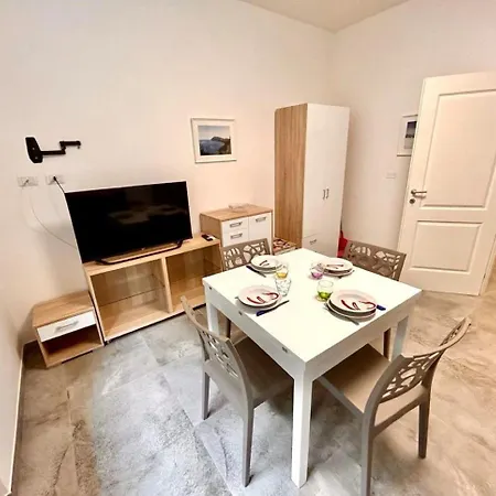 Bilo Leonello, Moderno Al Taunus Apartament